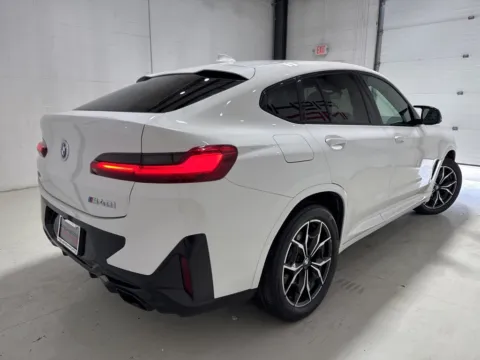 More photos of 2022 BMW X4 M40i at Fishers Imports - North East, IN