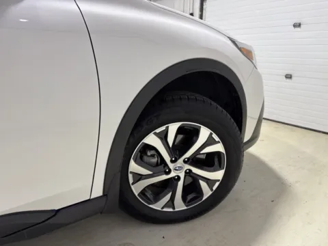 More photos of 2021 Subaru Outback Limited at Fishers Imports - North East, IN