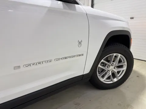 More photos of 2022 Jeep Grand Cherokee L Laredo at Fishers Imports - North East, IN