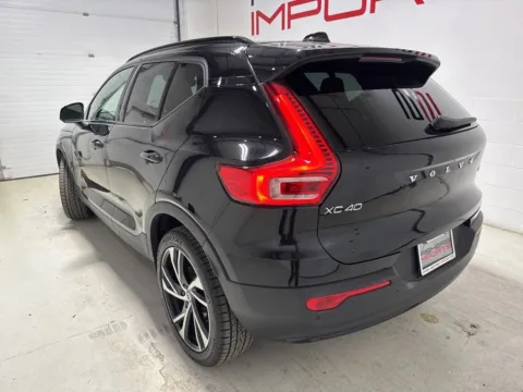 More photos of 2021 Volvo XC40 R-Design at Fishers Imports - North East, IN