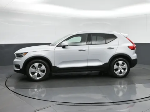More photos of 2021 Volvo XC40 Momentum at Sullivan Auto Trading Fredericksburg, VA