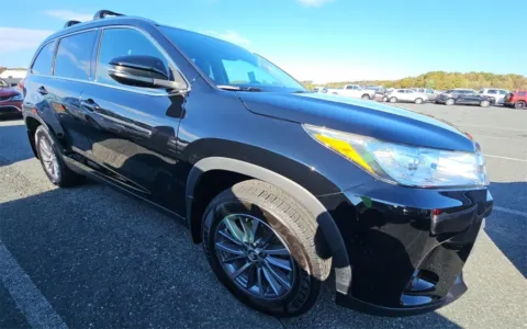 Another view of 2019 Toyota Highlander XLE for sale in Fredericksburg, VA at Sullivan Auto Trading Fredericksburg