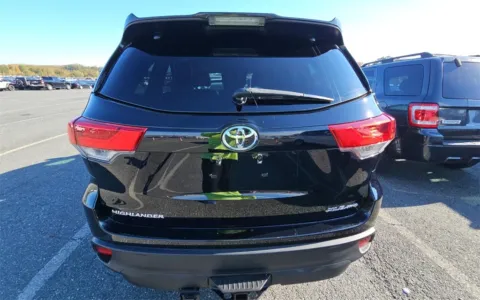 More photos of 2019 Toyota Highlander XLE at Sullivan Auto Trading Fredericksburg, VA