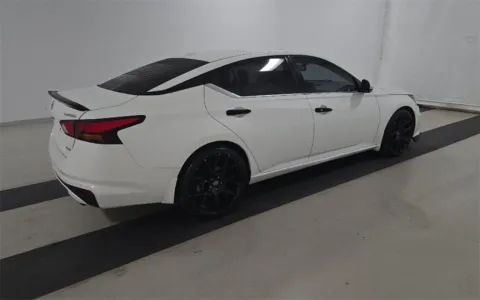 More photos of 2020 Nissan Altima 2.0 Platinum at Sullivan Auto Trading Fredericksburg, VA