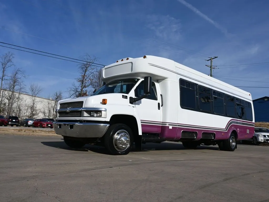 White 2004 Chevrolet BUS for sale in Fredericksburg, VA