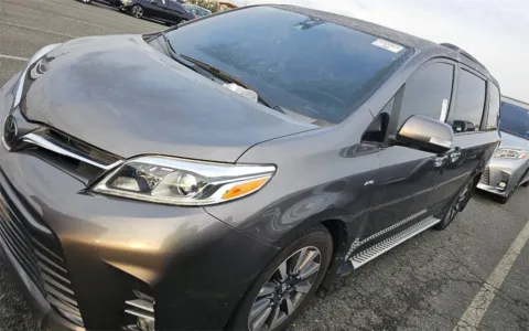 More photos of 2018 Toyota Sienna Limited at Sullivan Auto Trading Fredericksburg, VA