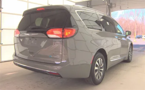More photos of 2020 Chrysler Pacifica Hybrid Limited at Sullivan Auto Trading Fredericksburg, VA