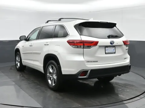 More photos of 2017 Toyota Highlander Hybrid Limited at Sullivan Auto Trading Fredericksburg, VA