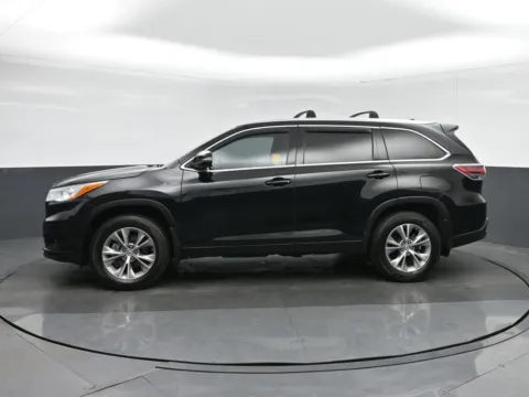 More photos of 2015 Toyota Highlander XLE V6 at Sullivan Auto Trading Fredericksburg, VA