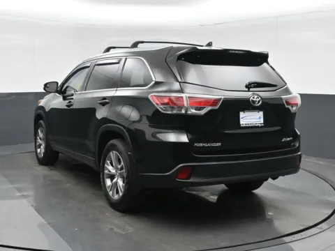 More photos of 2015 Toyota Highlander XLE V6 at Sullivan Auto Trading Fredericksburg, VA