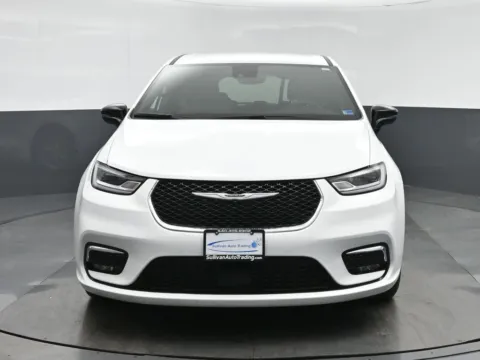 Photos of 2025 Chrysler Pacifica Select for sale in Fredericksburg, VA at Sullivan Auto Trading Fredericksburg