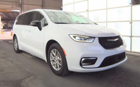 Another view of 2025 Chrysler Pacifica Select for sale in Fredericksburg, VA at Sullivan Auto Trading Fredericksburg