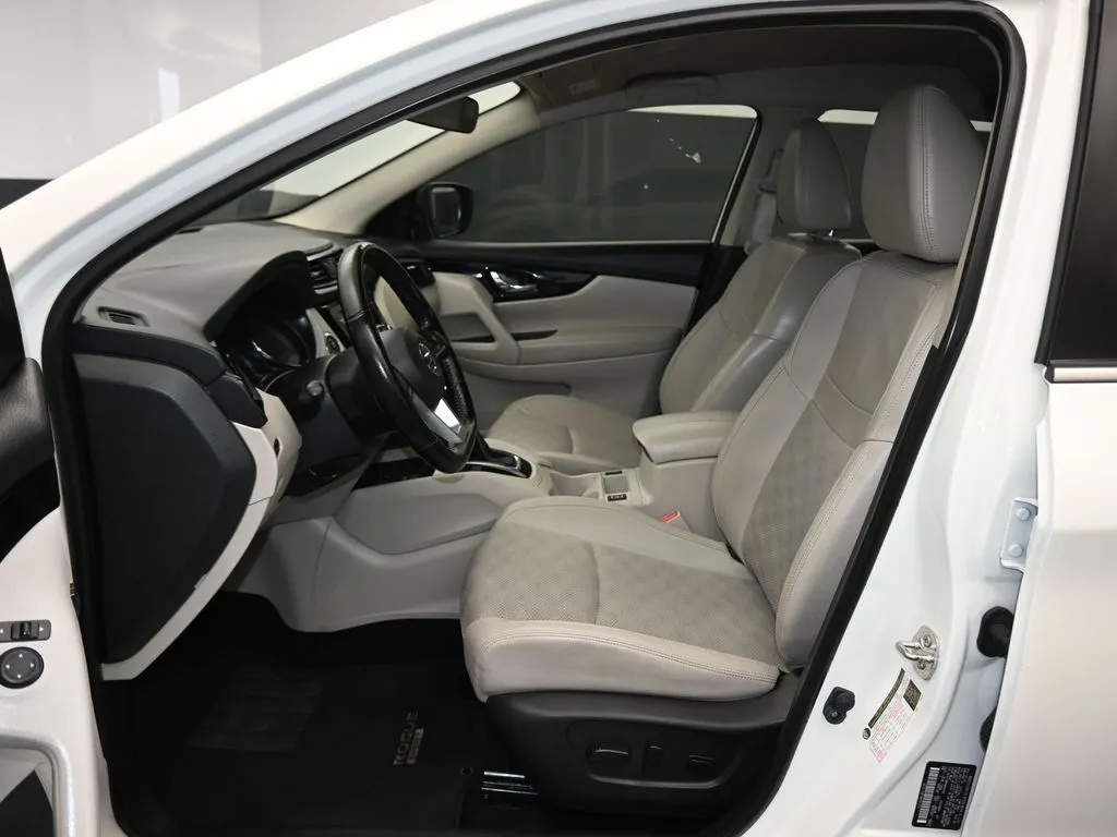 2022 Nissan Rogue Sport SV - Photo 11