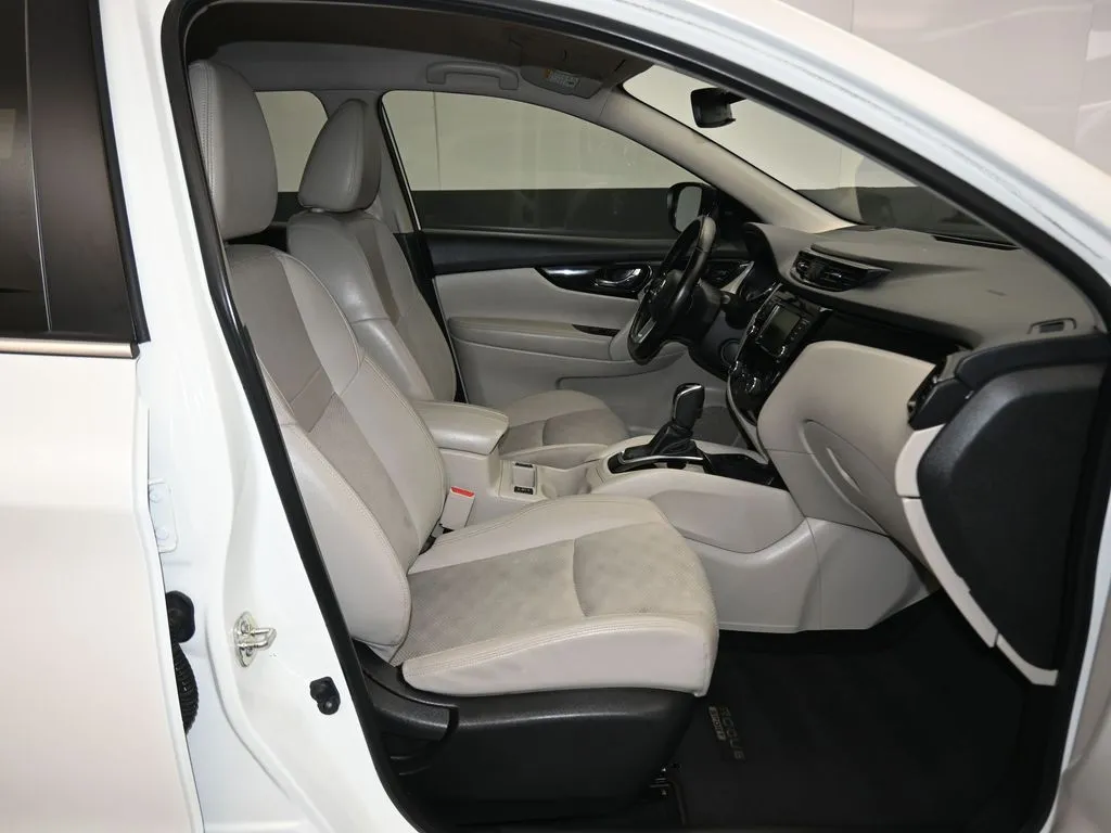 2022 Nissan Rogue Sport SV - Photo 38