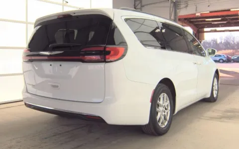 More photos of 2022 Chrysler Pacifica Touring L at Sullivan Auto Trading Fredericksburg, VA