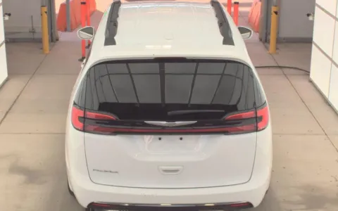 More photos of 2022 Chrysler Pacifica Touring L at Sullivan Auto Trading Fredericksburg, VA