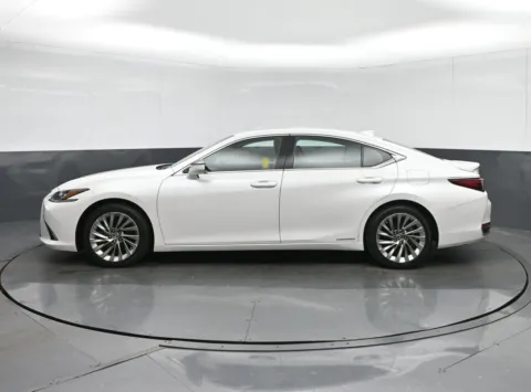More photos of 2020 Lexus ES 300h Luxury at Sullivan Auto Trading Norfolk, VA