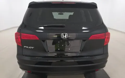 More photos of 2017 Honda Pilot EX-L at Sullivan Auto Trading Fredericksburg, VA