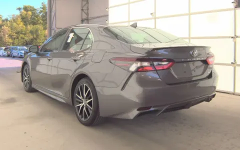 More photos of 2021 Toyota Camry SE at Sullivan Auto Trading Fredericksburg, VA