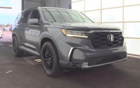 Another view of 2023 Honda Pilot EX-L for sale in Fredericksburg, VA at Sullivan Auto Trading Fredericksburg