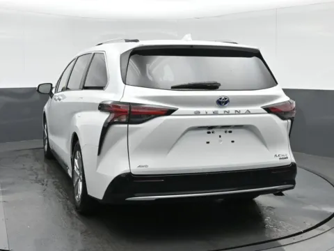 More photos of 2022 Toyota Sienna Platinum at Sullivan Auto Trading Fredericksburg, VA
