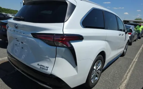 More photos of 2022 Toyota Sienna Platinum at Sullivan Auto Trading Fredericksburg, VA