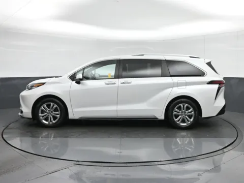 More photos of 2022 Toyota Sienna Platinum at Sullivan Auto Trading Fredericksburg, VA