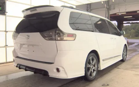 More photos of 2016 Toyota Sienna SE Premium at Sullivan Auto Trading Fredericksburg, VA