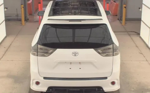 More photos of 2016 Toyota Sienna SE Premium at Sullivan Auto Trading Fredericksburg, VA