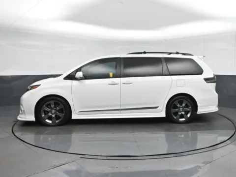More photos of 2016 Toyota Sienna SE Premium at Sullivan Auto Trading Fredericksburg, VA