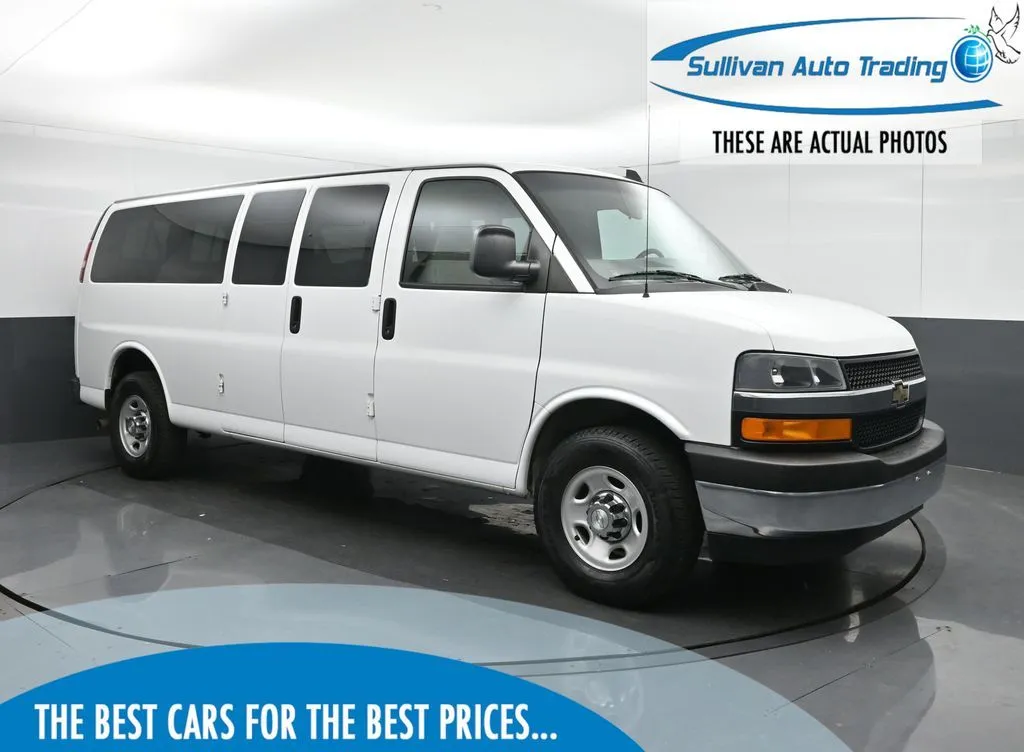 2017 Chevrolet Express 3500 LS Extended's photo