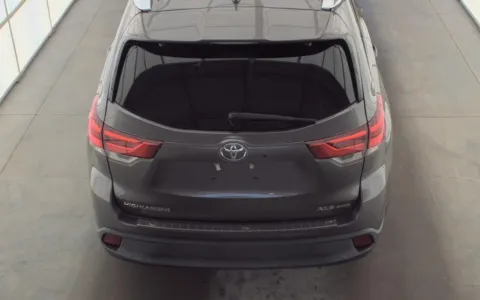 More photos of 2018 Toyota Highlander XLE at Sullivan Auto Trading Fredericksburg, VA