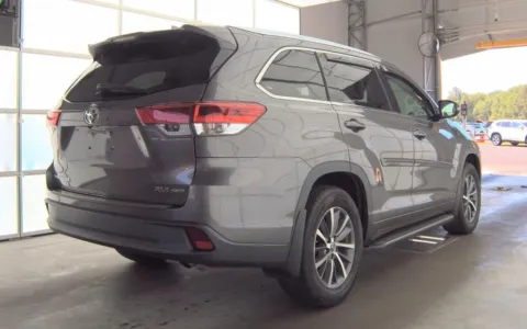 More photos of 2018 Toyota Highlander XLE at Sullivan Auto Trading Fredericksburg, VA
