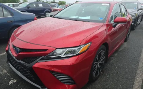 More photos of 2020 Toyota Camry Hybrid SE at Sullivan Auto Trading Fredericksburg, VA