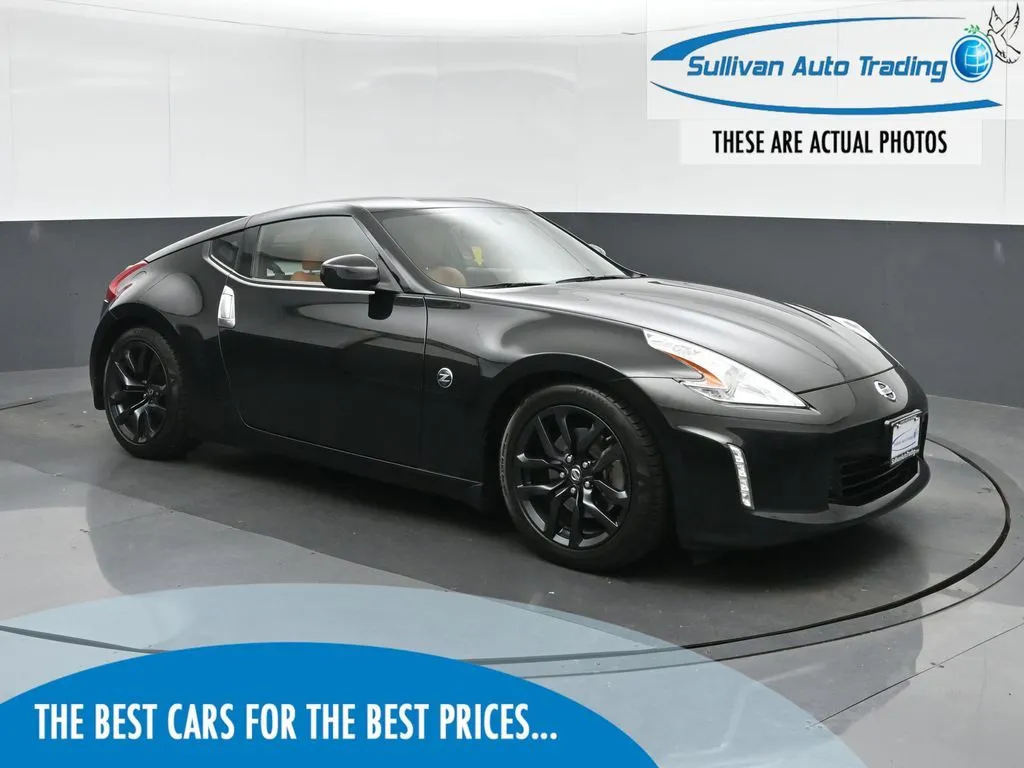 2016 Nissan 370Z Coupe Touring 7A/T's photo
