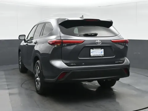More photos of 2021 Toyota Highlander XLE at Sullivan Auto Trading Fredericksburg, VA