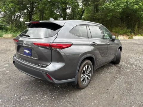 More photos of 2021 Toyota Highlander XLE at Sullivan Auto Trading Fredericksburg, VA