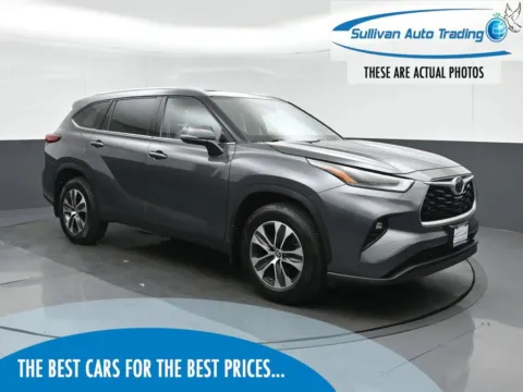 Gray 2021 Toyota Highlander XLE for sale in Fredericksburg, VA