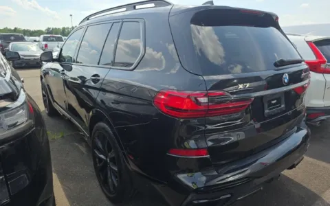 More photos of 2022 BMW X7 M50i at Sullivan Auto Trading Fredericksburg, VA