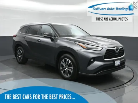 Gray 2023 Toyota Highlander XLE for sale in Fredericksburg, VA