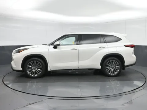 More photos of 2021 Toyota Highlander Limited at Sullivan Auto Trading Fredericksburg, VA