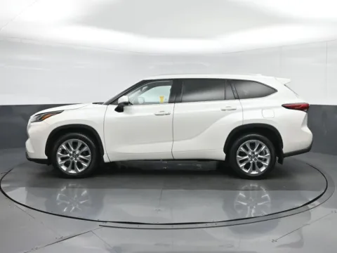 More photos of 2021 Toyota Highlander Limited at Sullivan Auto Trading Fredericksburg, VA