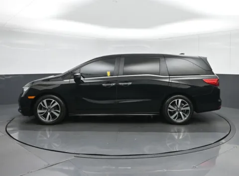 More photos of 2022 Honda Odyssey Touring at Sullivan Auto Trading Fredericksburg, VA
