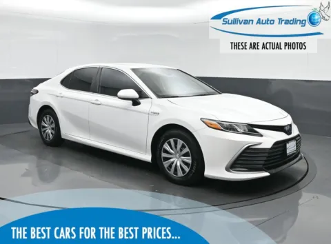 White 2021 Toyota Camry Hybrid LE for sale in Fredericksburg, VA
