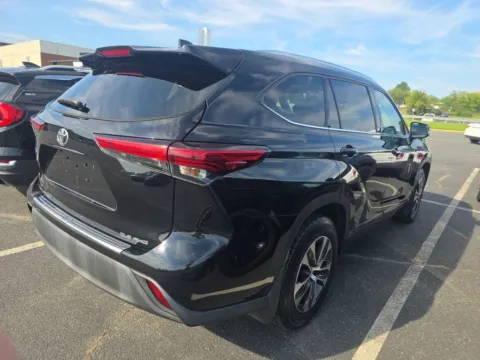 More photos of 2020 Toyota Highlander XLE at Sullivan Auto Trading Fredericksburg, VA
