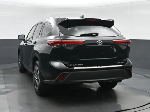 More photos of 2020 Toyota Highlander XLE at Sullivan Auto Trading Fredericksburg, VA