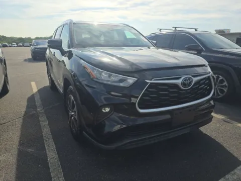 Another view of 2020 Toyota Highlander XLE for sale in Fredericksburg, VA at Sullivan Auto Trading Fredericksburg