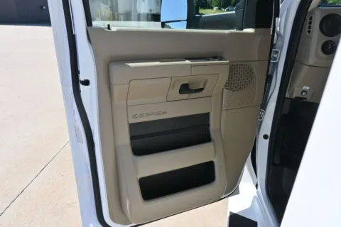 White 2017 Ford E-450SD for sale in Fredericksburg, VA
