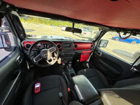 More photos of 2021 Jeep Gladiator Rubicon at Sullivan Auto Trading Fredericksburg, VA