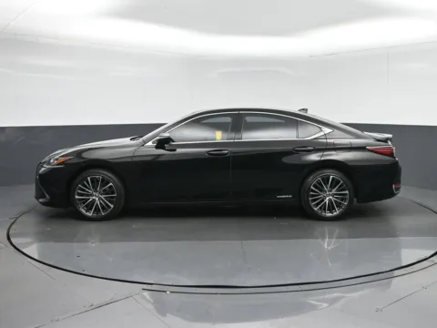 More photos of 2022 Lexus ES 300h at Sullivan Auto Trading Fredericksburg, VA
